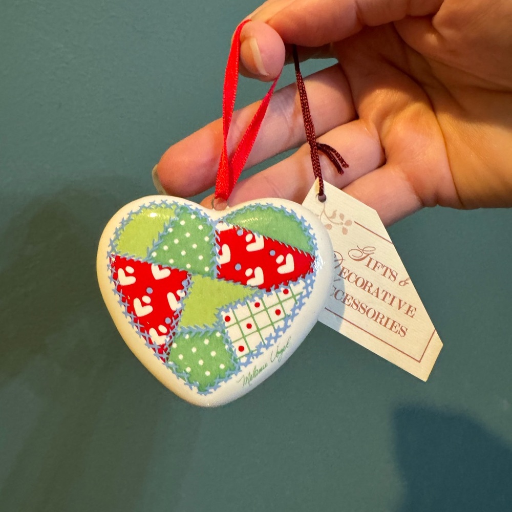 NWT Creative Circle by Melanie Vogel ceramic heart quilt Christmas tree ornament